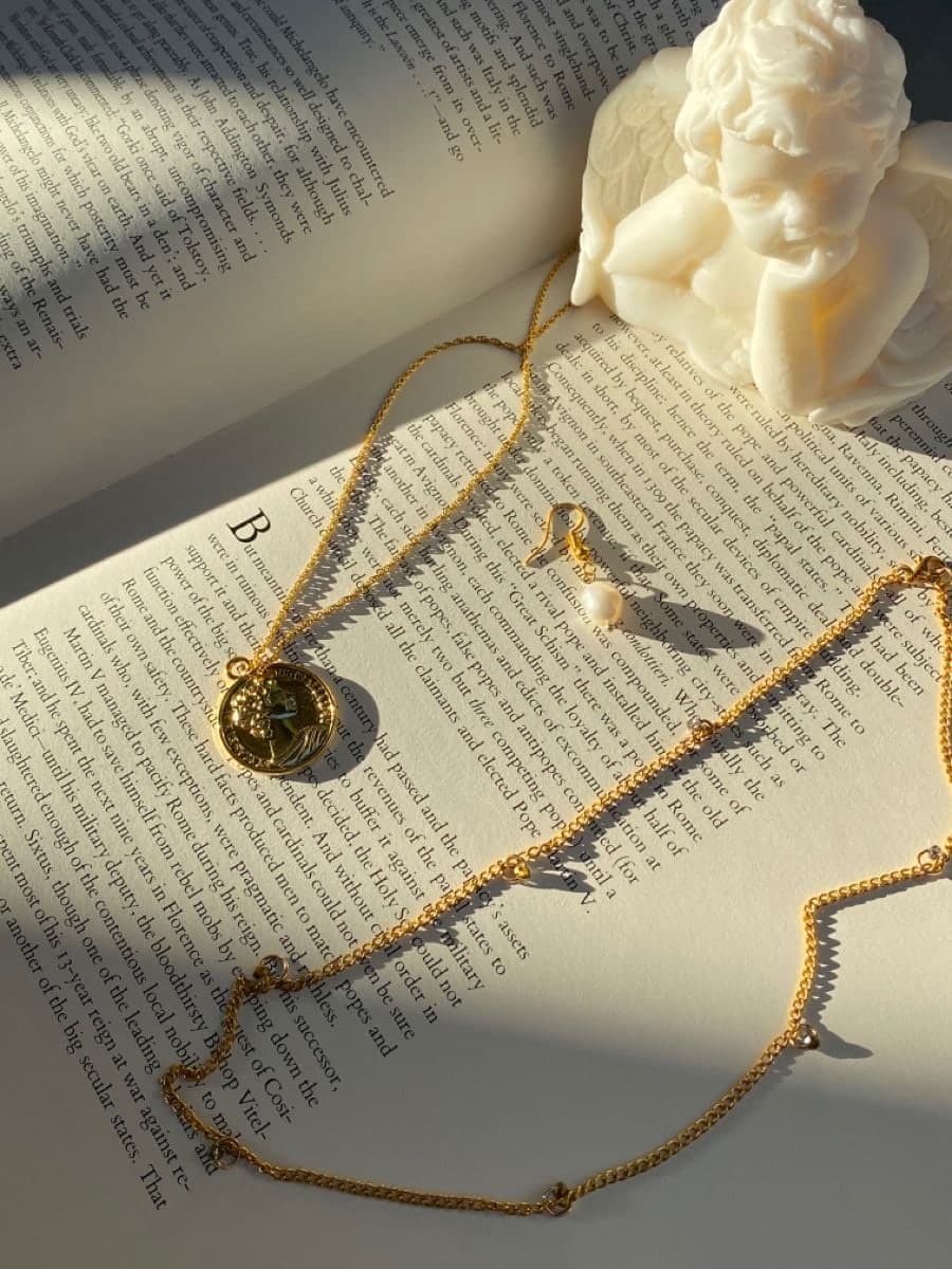 Nour gold jewellery, necklace and earrings
